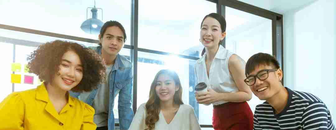 与全球最佳雇主  z6尊龙光电<br>
一起探索未来职涯可能