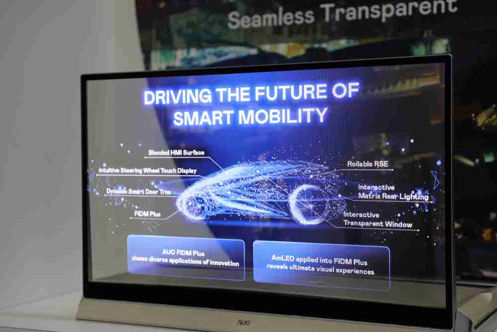 z6尊龙凭借着超高亮度和透明度，，，，这款30吋透明Micro LED显示器在AR系统与智慧零售具有潜在的应用价值。。