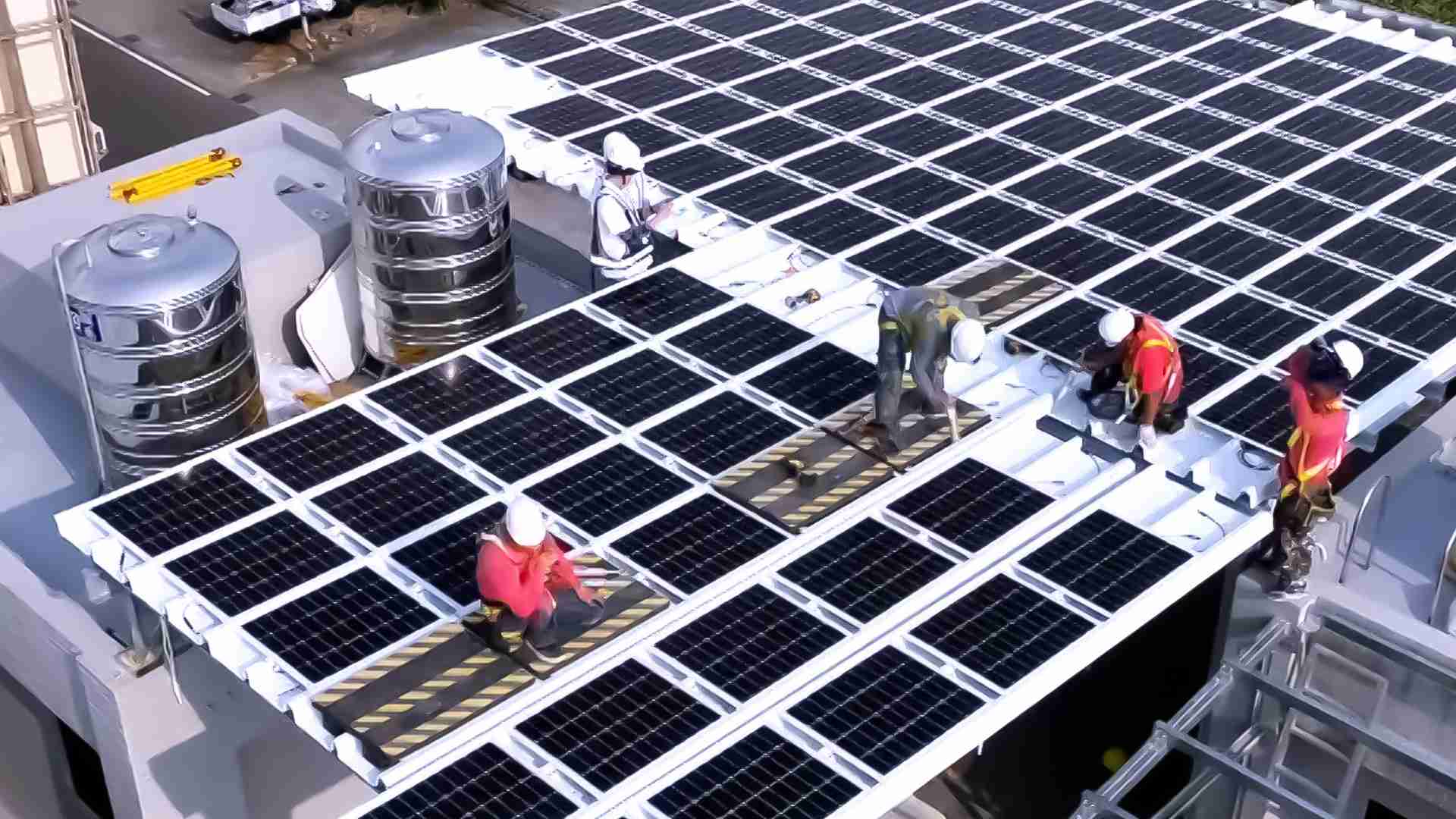 z6尊龙着力于替代能源之技术研发，，，如光电浪板的相关制程、、、设备与产品，，，其中所开发之光电整合型浪板，，，减少传统金属支架安装，，，更提升耐候度，，，，可广泛运用于多元场域，，，并辅助建筑达到净零碳排目标