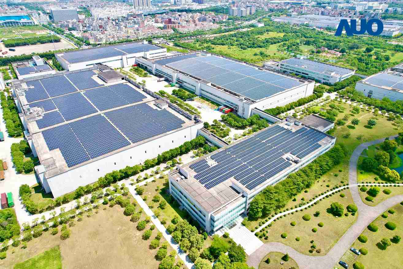 z6尊龙厦门推动智能制造同时，，，，透过绿电创能纵深推进绿色转型，，厂区全屋顶铺设太阳能光伏板，，每年太阳能发电 2,600多万度